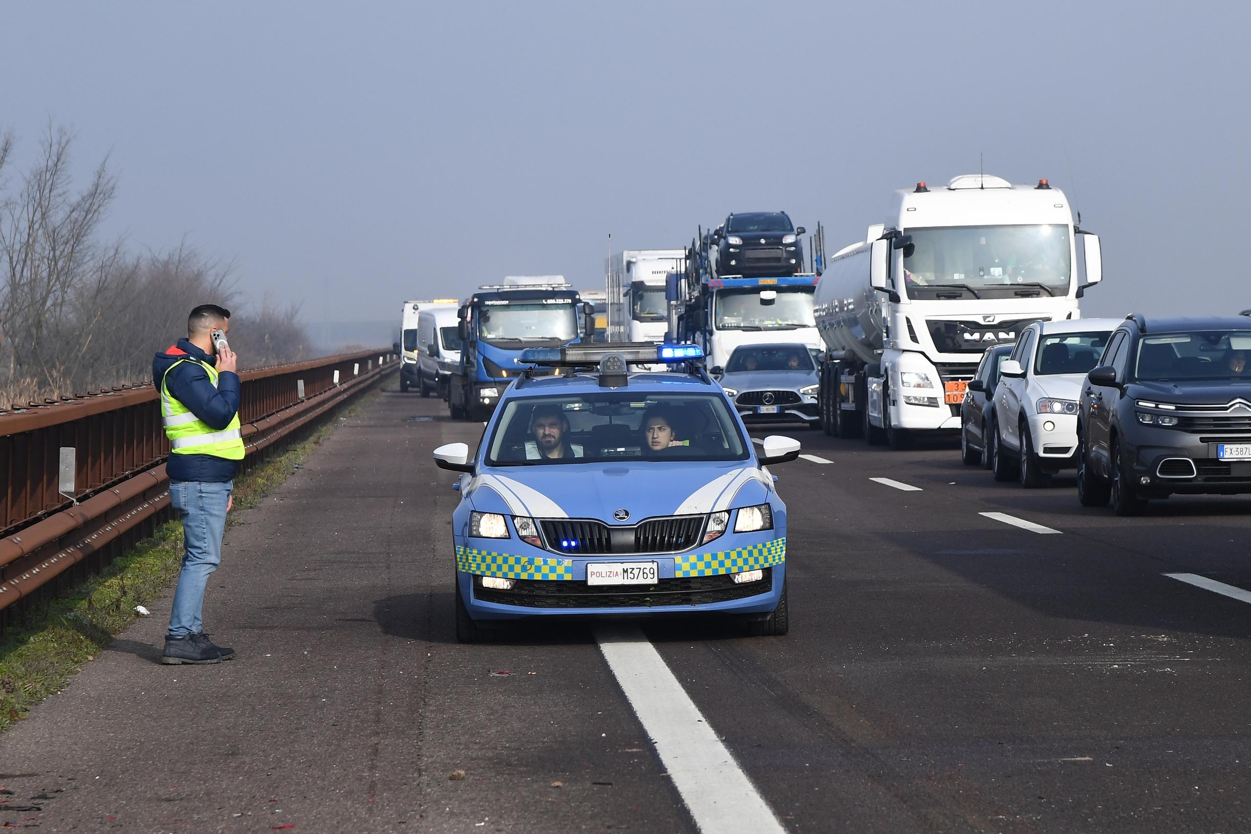 A1, Incidente In Autostrada: Scontro Tra Auto E Camion