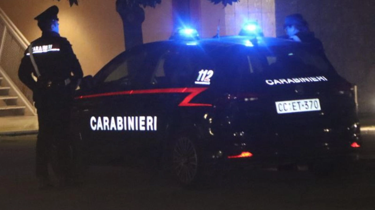 Carabinieri in una foto di repertorio. L'uomo, 53 anni, ha riportato gravi ferite a una mano dopo che il petardo è esploso