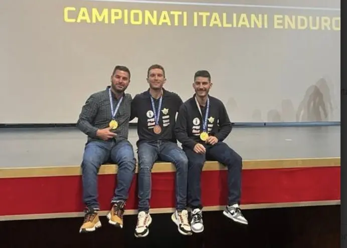 Tre piloti del motoclub “Fabrizio Meoni” premiati al teatro Ariston di Sanremo per i successi conseguiti