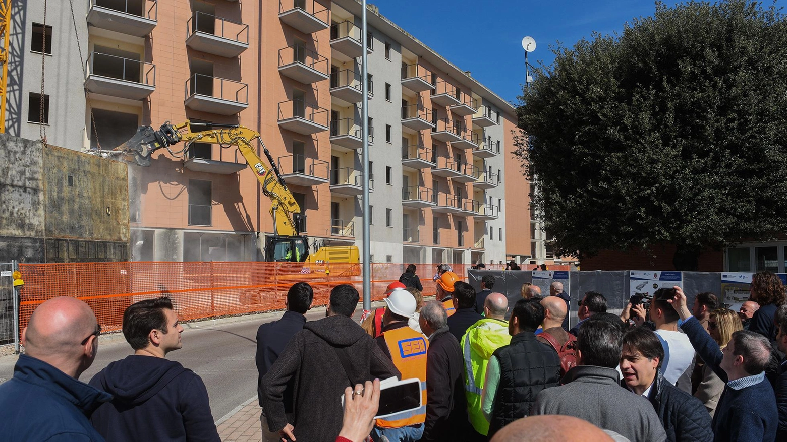 Crollano i palazzi della vergogna. Ponte San Giovanni cambia volto. Nascerà il quartiere ecosostenibile