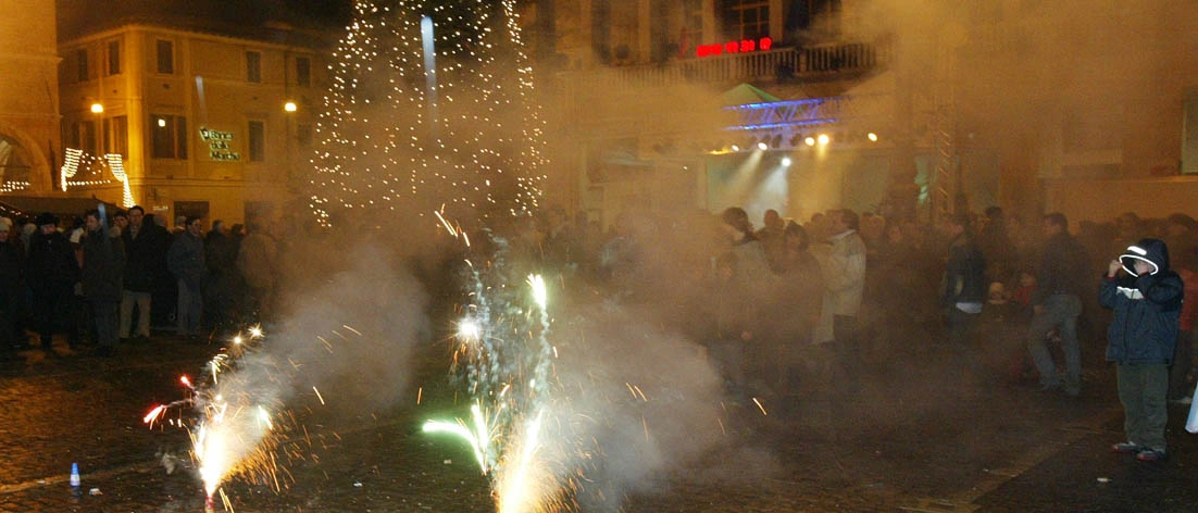 Le regole per le feste, divieti su alcol e botti per Natale e Capodanno