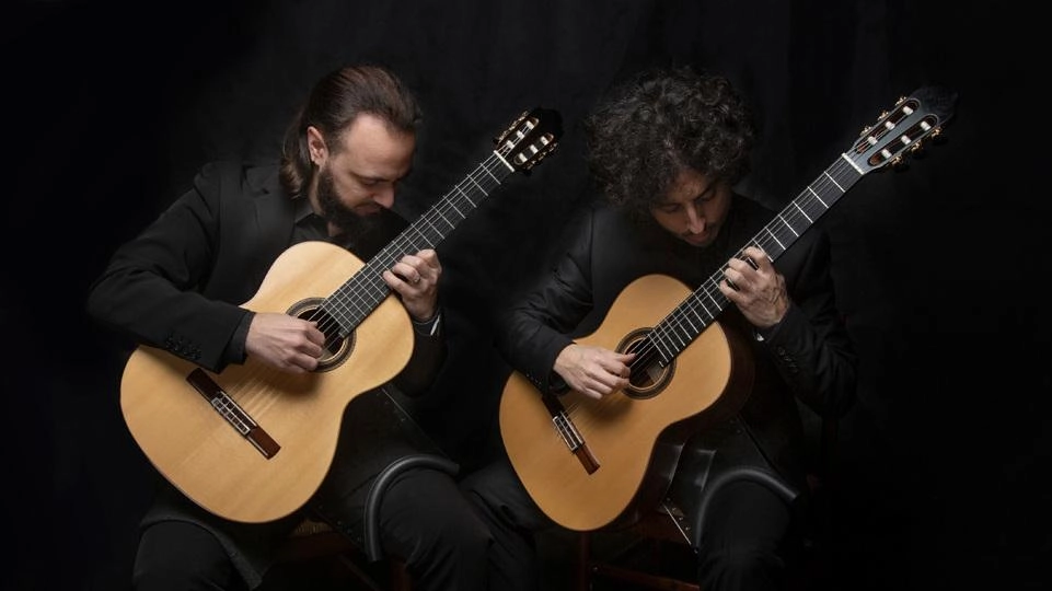 Quattro secoli di musica. Due chitarre per suonare
