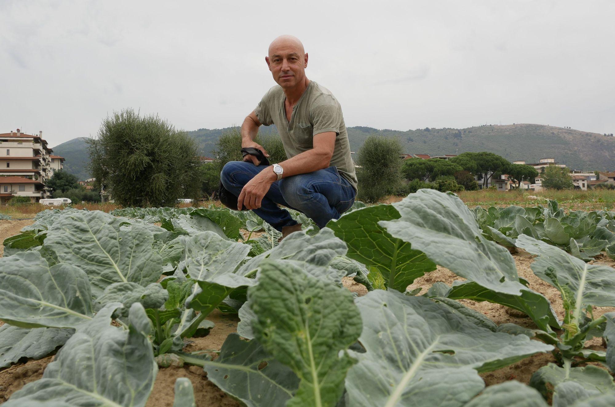 “Il mago delle zucche”: Paolo Colzi, 20mila frutti coltivati in città per la gioia dei bambini