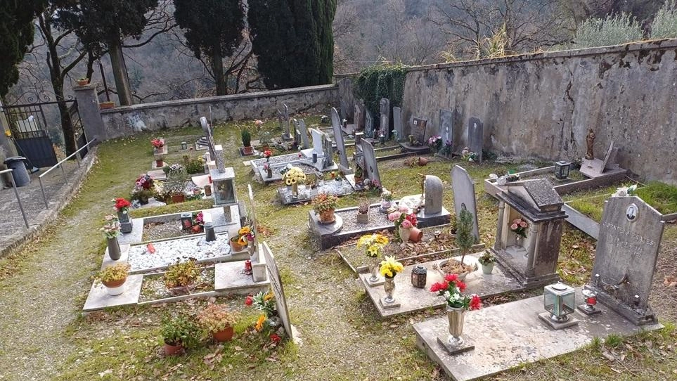 Il lato di Carmignano del cimitero di Colle: il terreno non è stato terrazzato