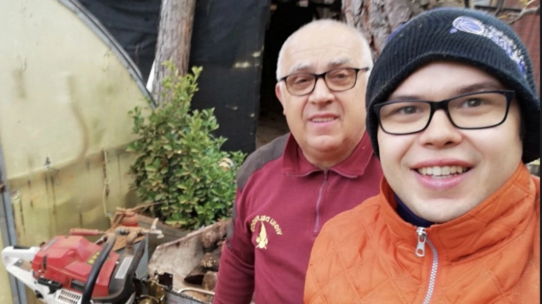 Alessio Marraghini con il padre Mario, in una foto di anni fa