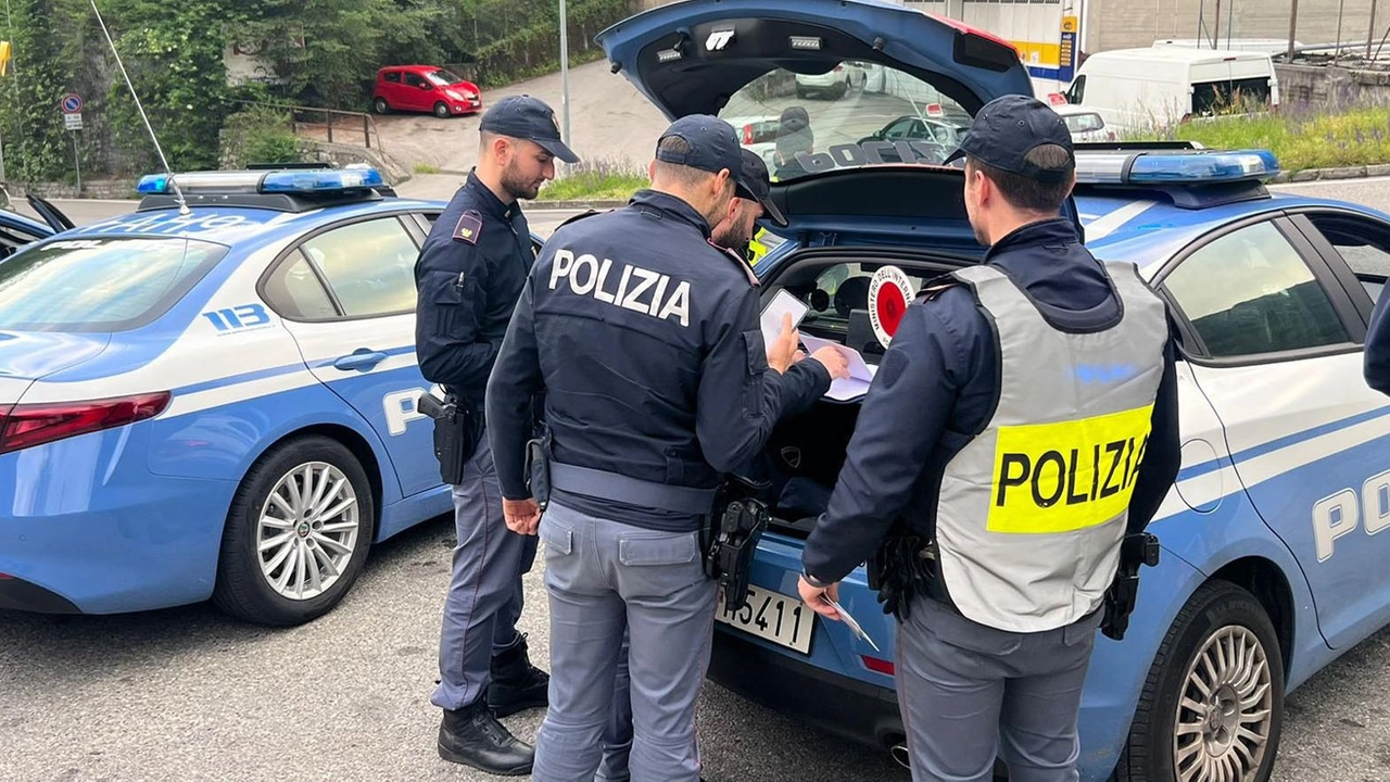 Controlli della polizia di concerto con carabinieri e municipale (foto d’archivio)