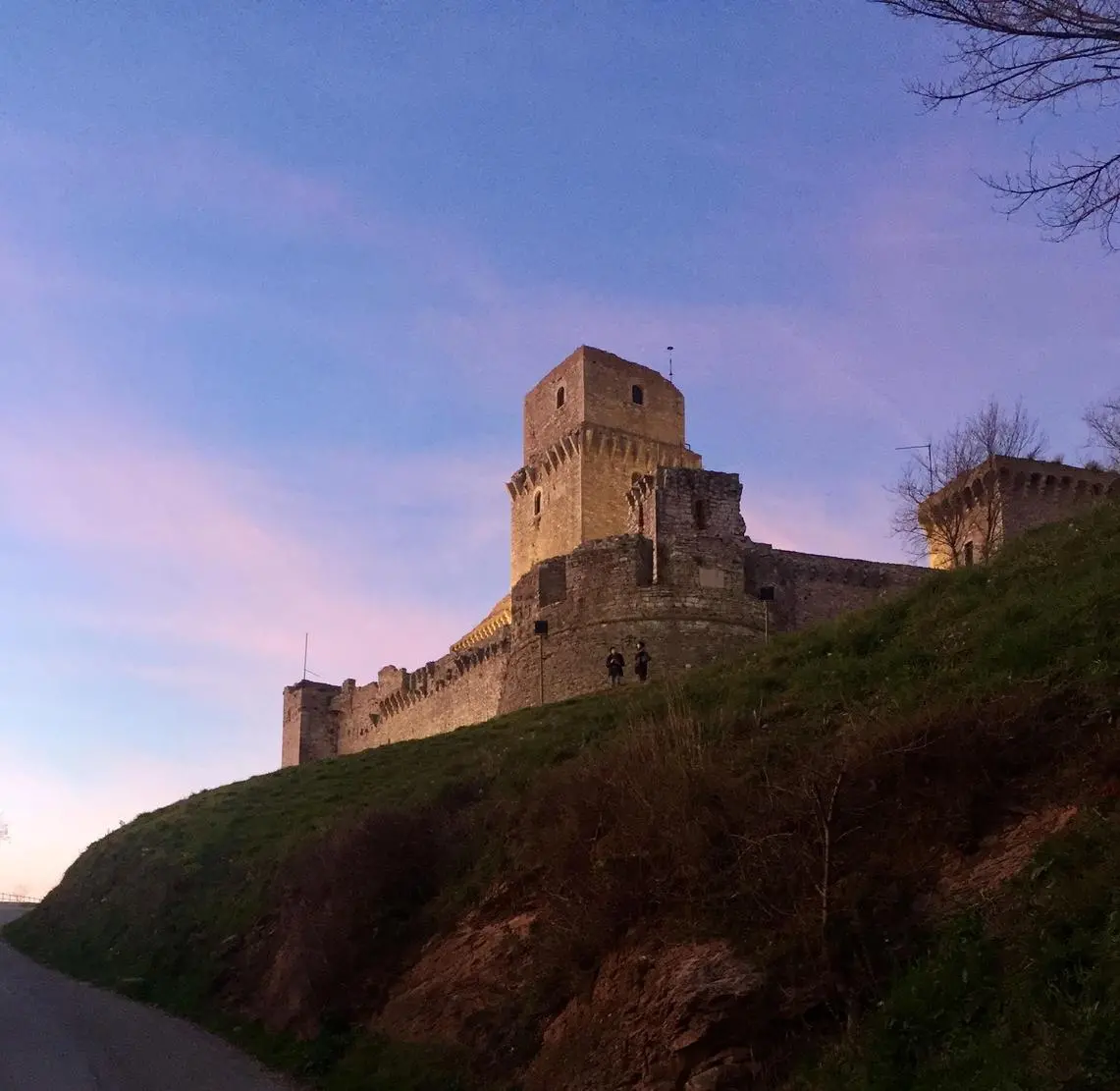 Sostenibilità:. Rocca al buio per una notte