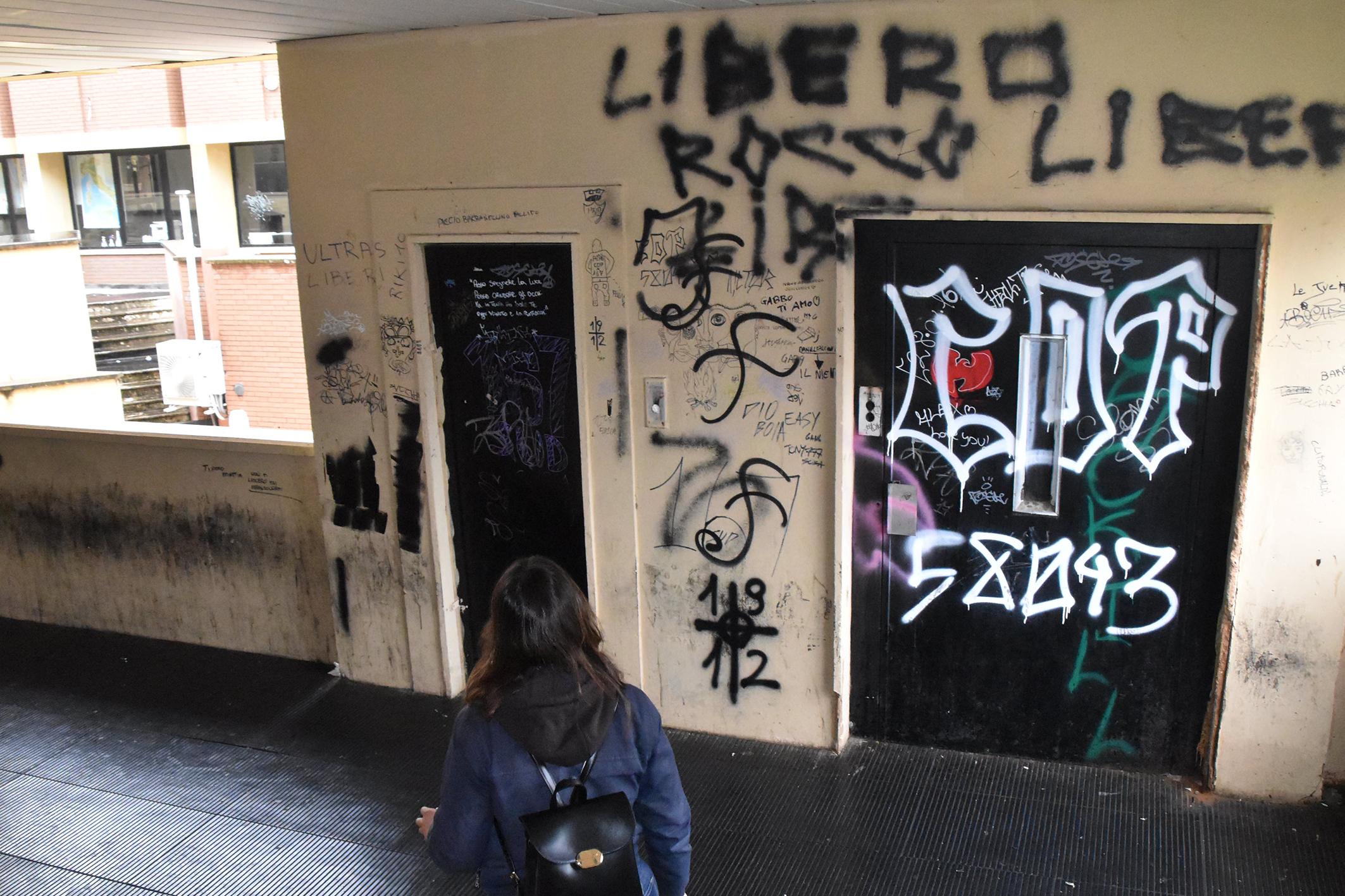 Centro commerciale, vandalismi e minacce. “Situazione che preoccupa”