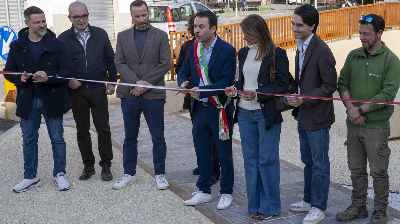 L’inaugurazione del percorso pedonale (FotocronacheGermogli)