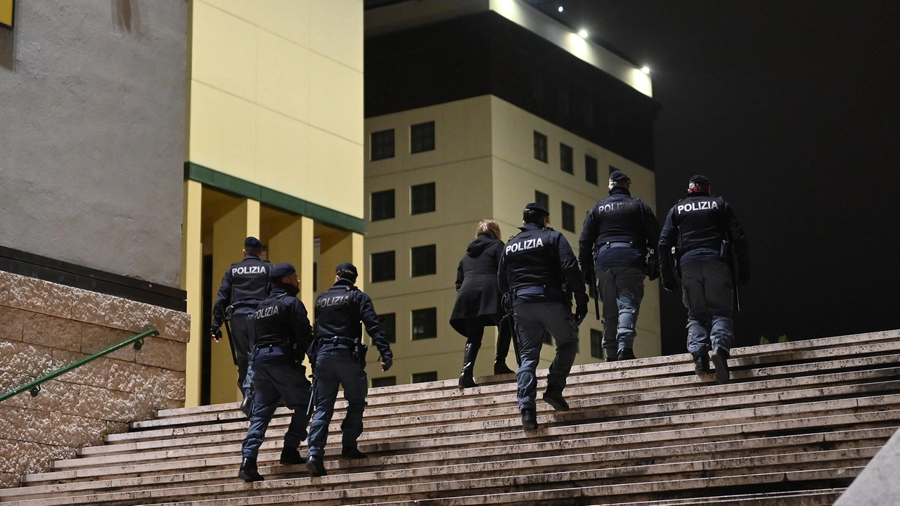 Grande dispiegamento di forze a. Fontivegge per una serata di controlli serrati Fotoservizio Crocchioni