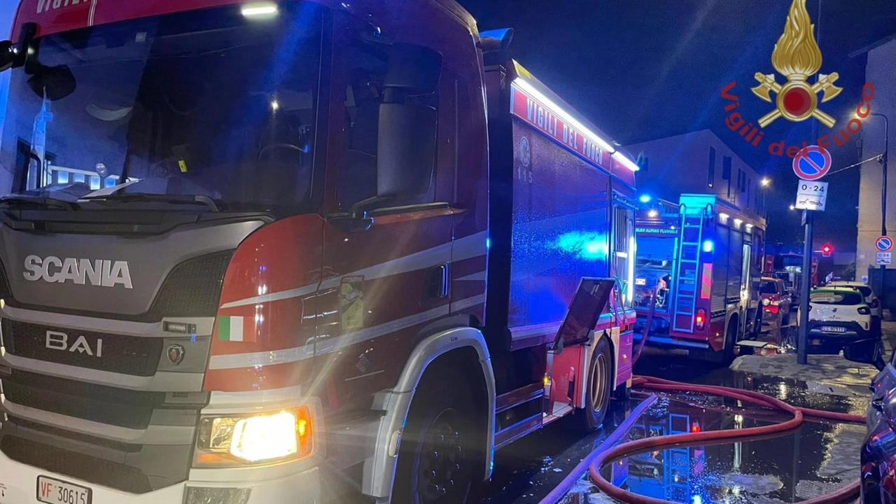 I vigili del fuoco hanno messo in sicurezza la strada e gli edifici nelle vicinanze della fuga di gas (Foto ri repertorio)