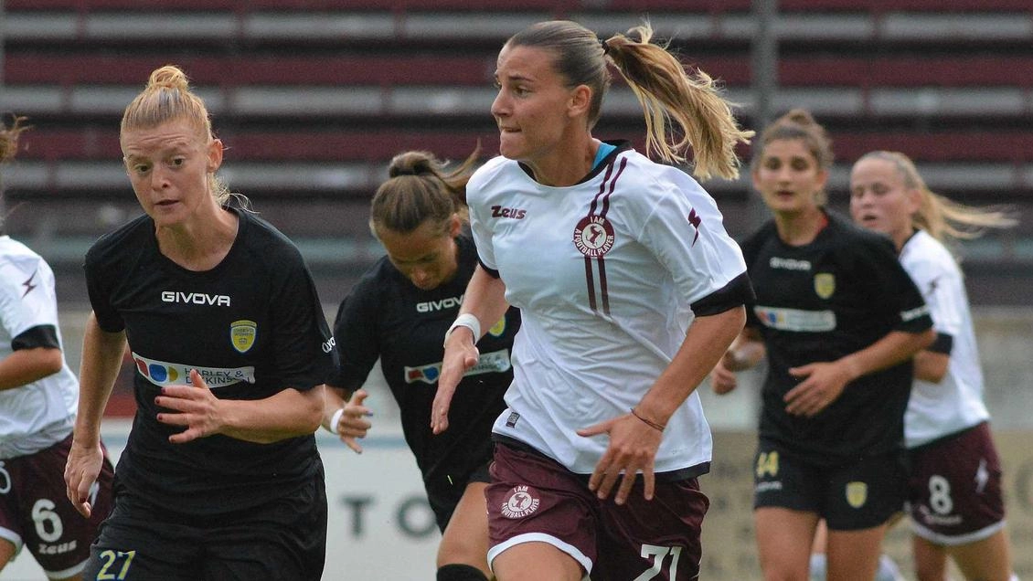 Il Arezzo femminile cerca continuità a Pavia per consolidare il buon avvio di stagione. Con tre vittorie in cinque partite, puntano a conquistare altri tre punti contro la formazione lombarda. La squadra dimostra crescita costante e determinazione, puntando a mantenere alte posizioni in classifica.