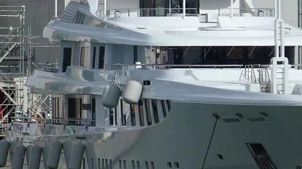 Uno degli yacht in refitting nei cantieri di The italian sea group