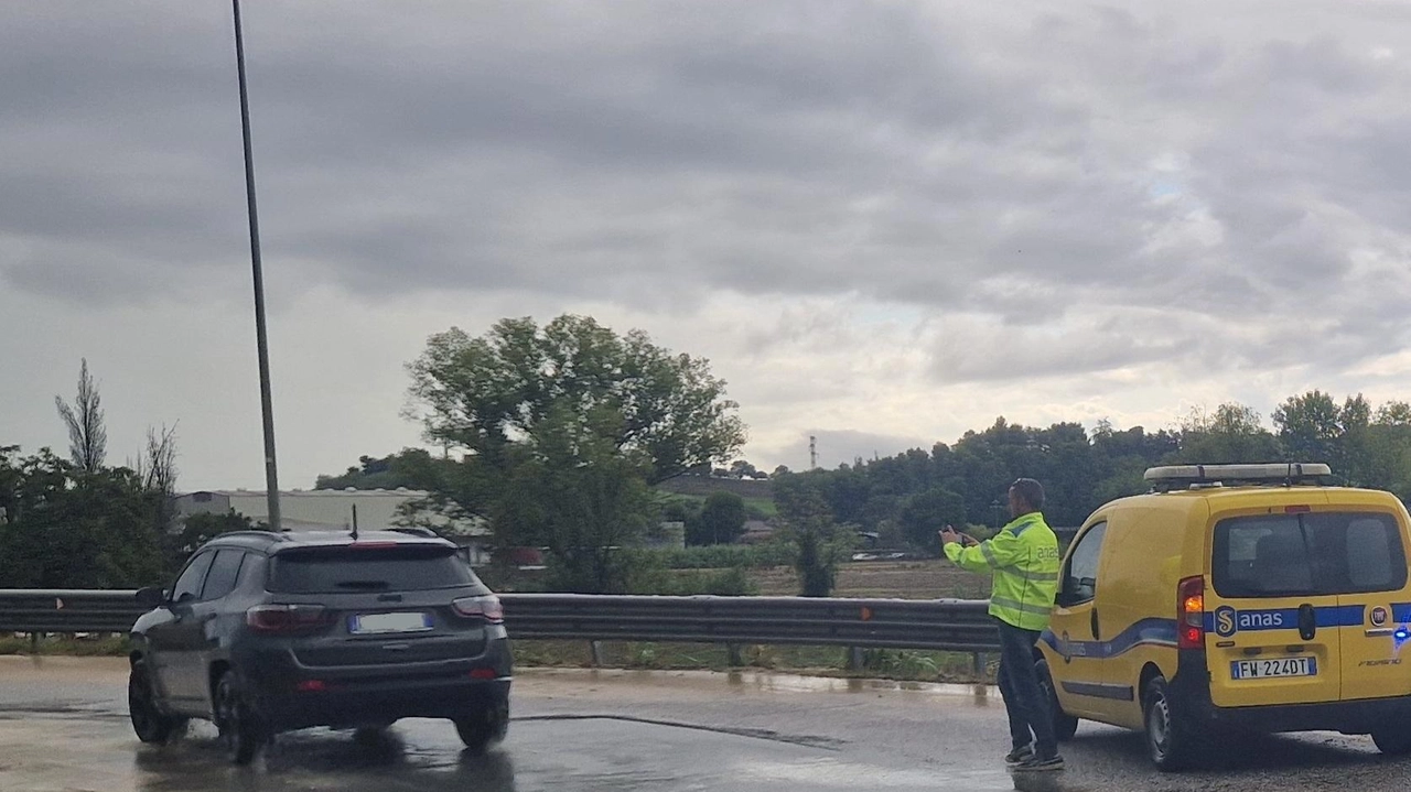 Voragini e crateri da Pieve Santo Stefano a Verghereto. Ci risiamo con la E45: qualche giornata in più di pioggia e il fondo stradale diventa problematico