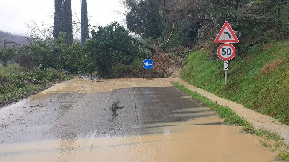 Maltempo Arezzo, due frane a Montevarchi