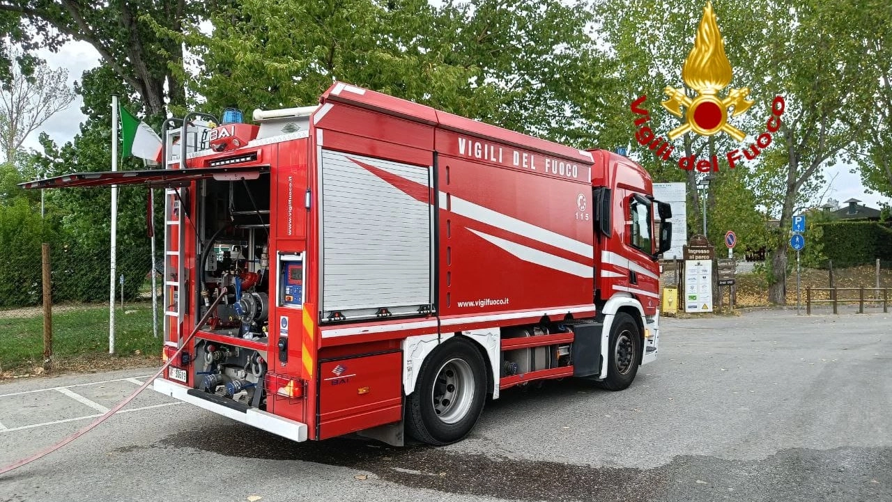 Vasto incendio al Parco dei Renai