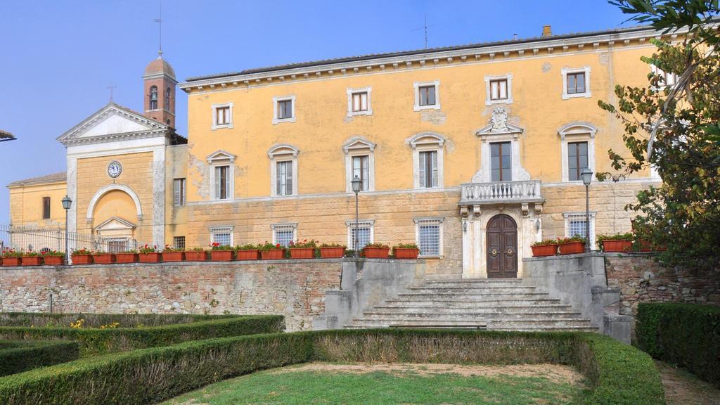 La Regione stanzia 700mila euro. Villa Chigi Saracini, via all’acquisto