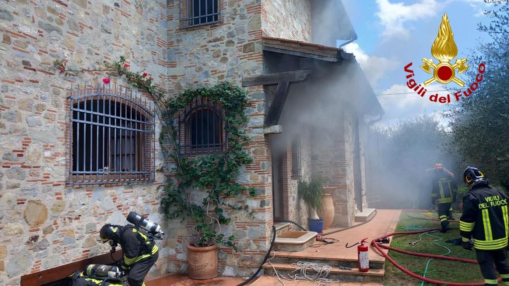 Incendio Nella Villetta, Esplodono Delle Batterie: L’onda D’urto ...