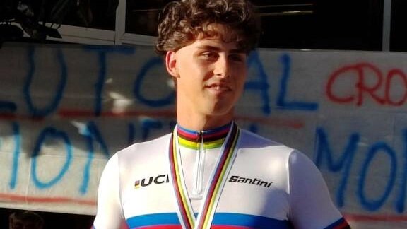 Fabio Del Medico con la maglia iridata