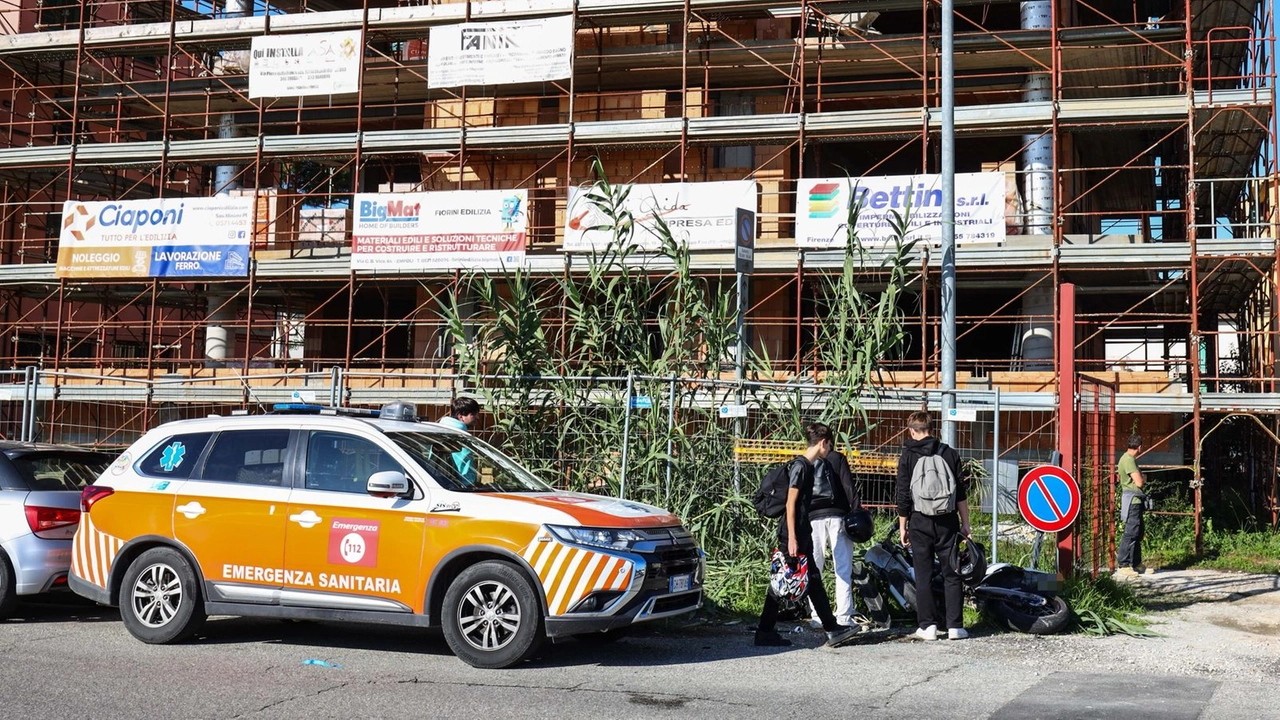 Incidente mortale in via Sanzio, un ragazzino di 16 anni ha perso la vita (Foto Gasperini /Germogli)