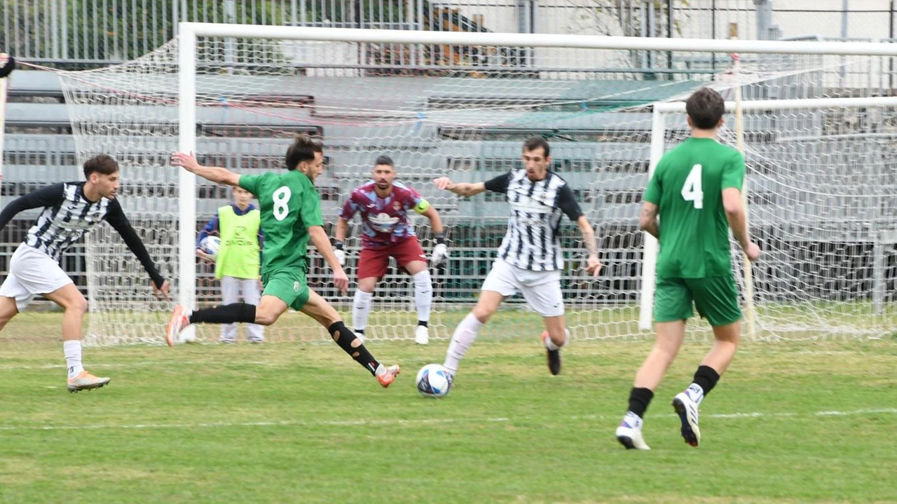 Massese Senza reti il derby con il Viareggio. Ma è un pareggio che sta stretto agli apuani