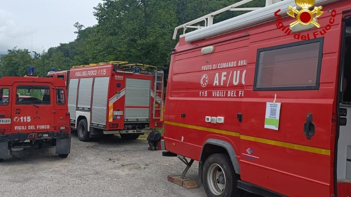 Un posto di comando avanzato dei vigili del fuoco. Madre e figlia sono state ritrovate in buone condizioni di salute