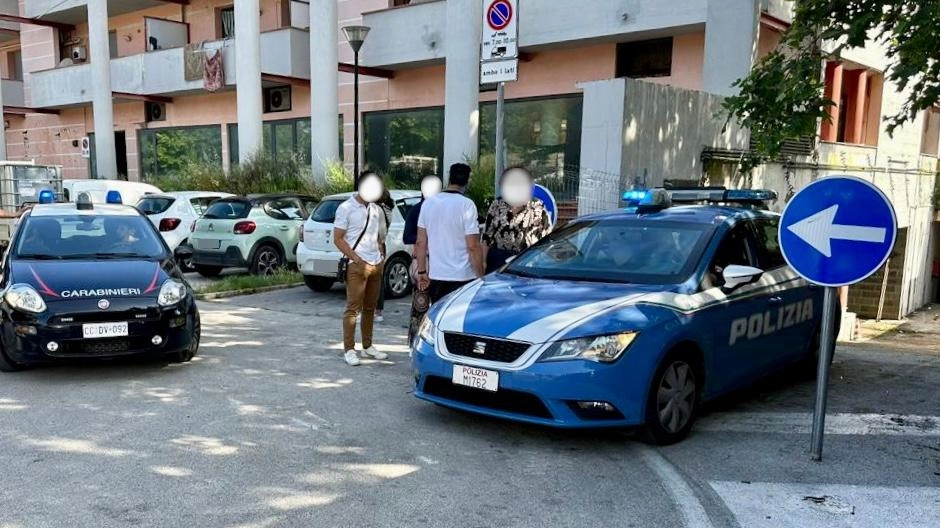 Uno degli innumerevoli controlli messi in atto in questi anni da polizia e carabinieri nel condominio Bellavista di via Rospicciano a Ponsacco