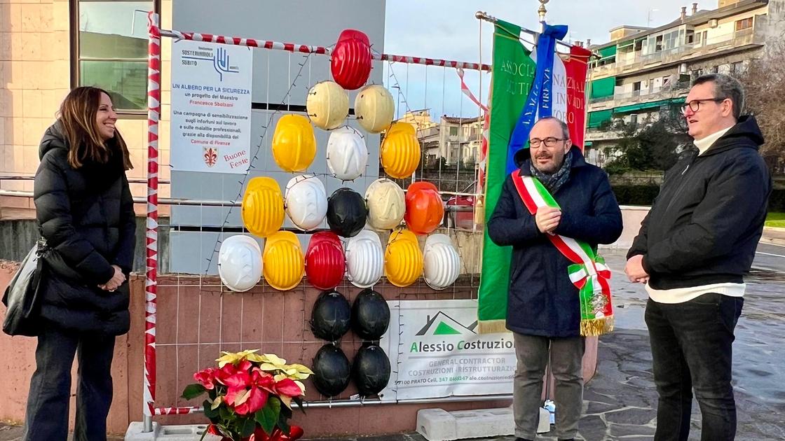 Firenze, albero di Natale in memoria delle vittime sul lavoro