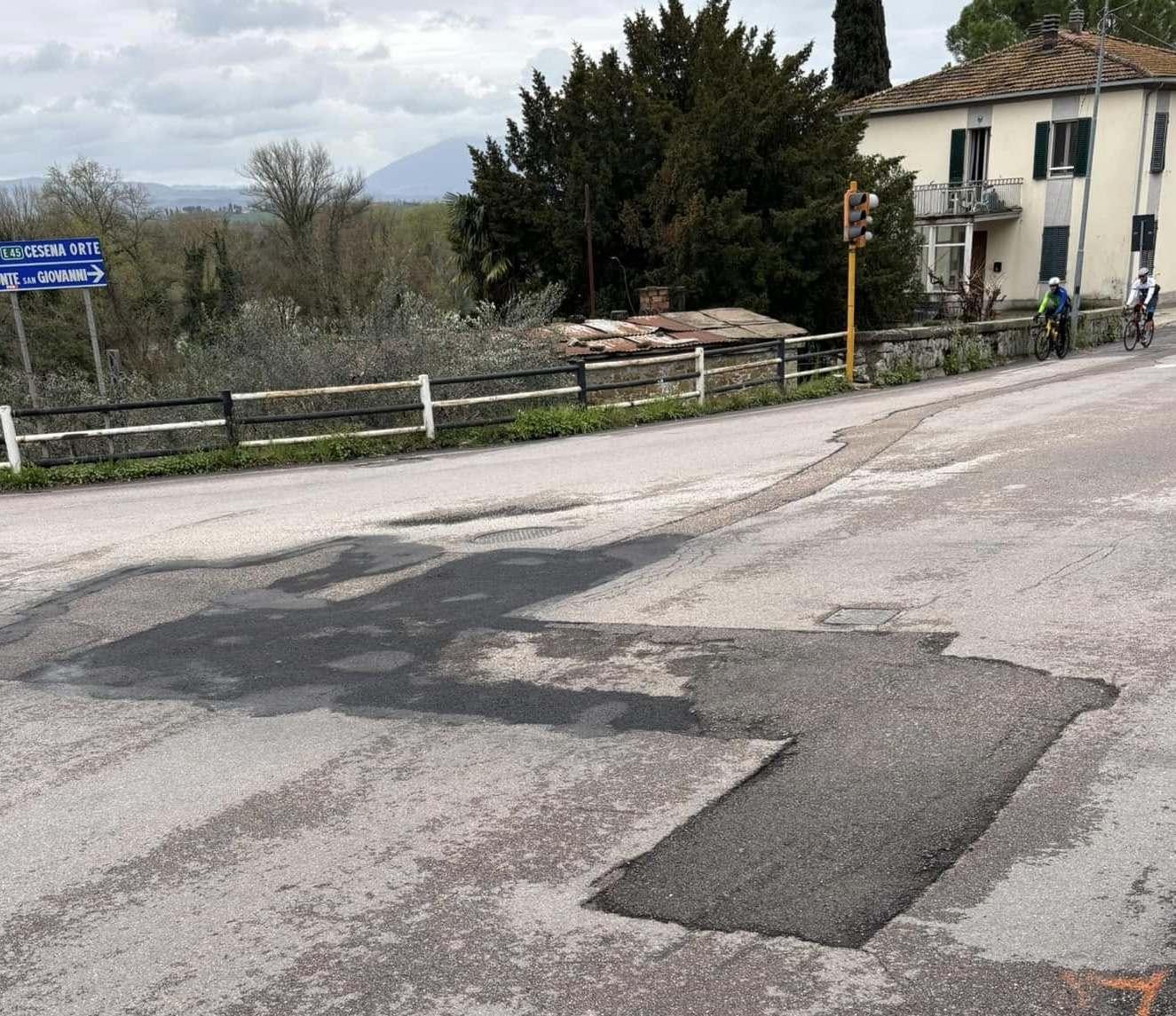 Allarme-buche in città. Il Comune corre ai ripari