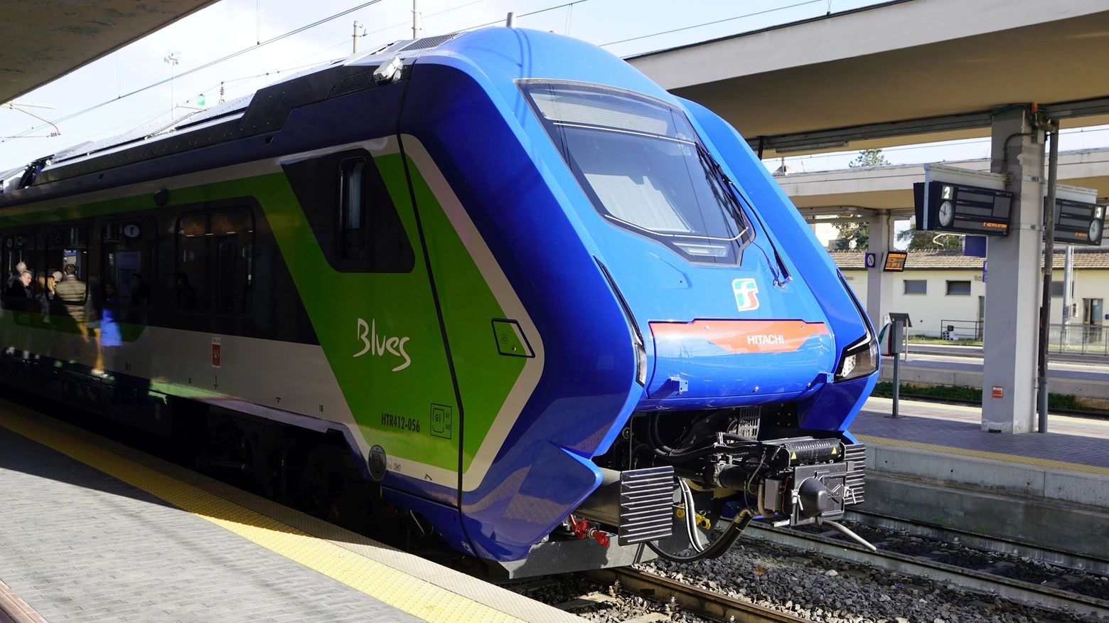 Un treno regionale in una foto d'archivio Ansa