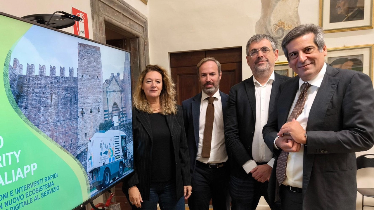 La sindaca Ilaria Bugetti, Lorenzo Perra presidente di Alia Multiutility, il vicesindaco Simone Faggi e. Alberto Irace ad di Alia Multiutility