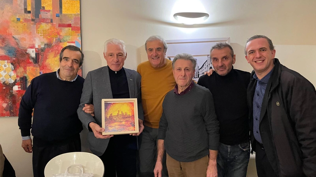 Francesco Moser, indimenticato campione di ciclismo, è stato. protagonista assoluto in sala Tamagni a San Gimignano per la presentazione del suo libro