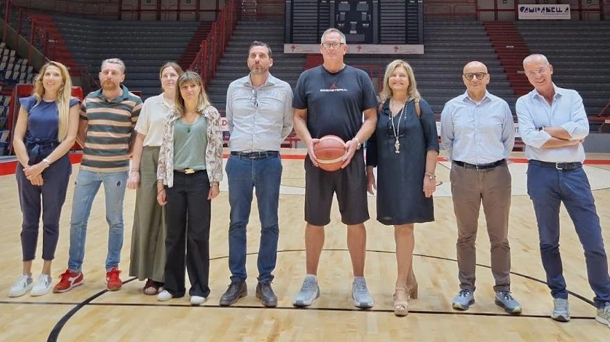 PalaCarrara, parquet finito. Ora climatizzazione e sky box