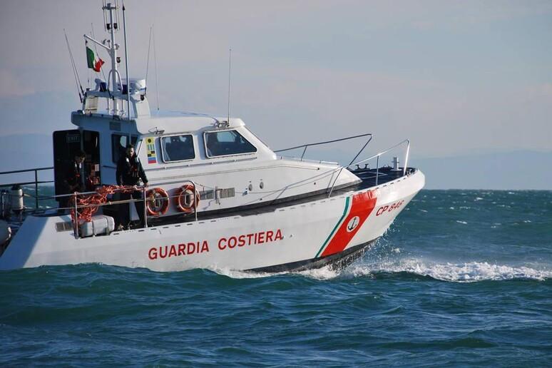 Tragedia in spiaggia, muore annegato mentre fa il bagno