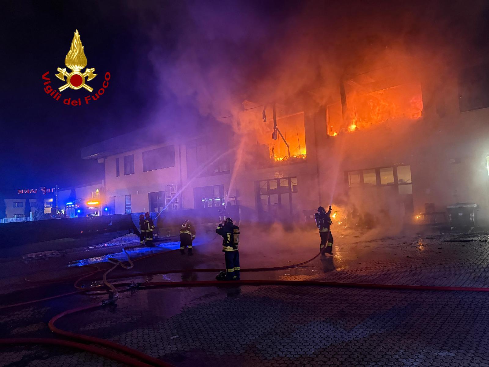 Incendio dell’atelier delle spose, “Milioni di euro di danni”. La data di riapertura