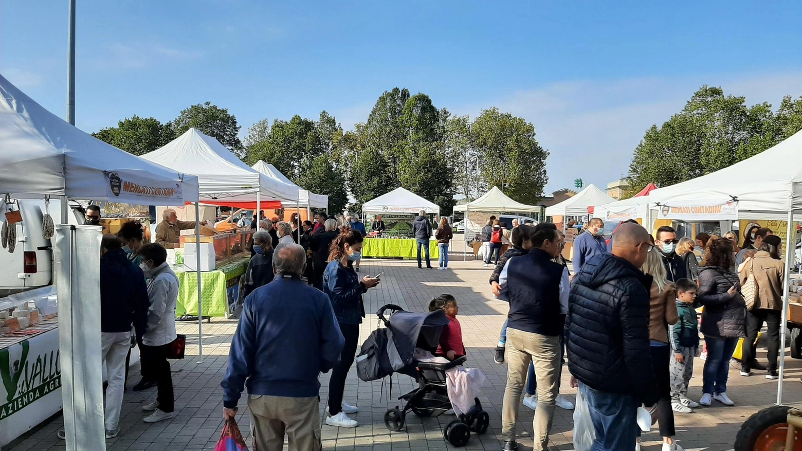 Nuovo mercato contadino. L’inaugurazione a Bicchio in piazza dell’Amicizia