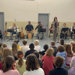 Saràbanda in concerto alla Scuola Primaria Curina