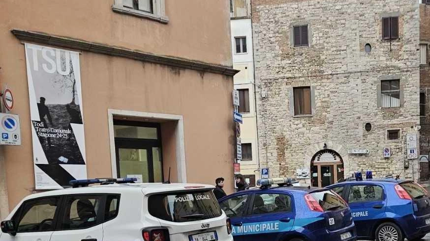 La centrale della Polizia locale di Todi I vigili hanno effettuato anche ripetute verifiche nei cantieri edili sul territorio