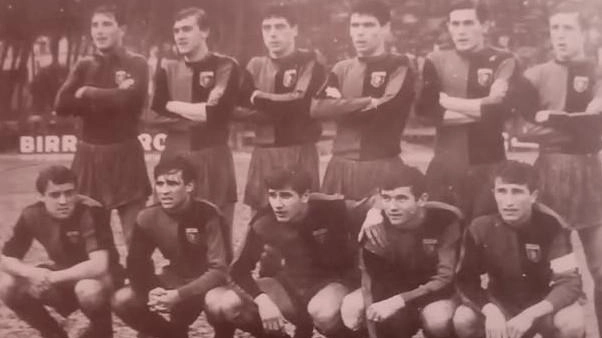 Il Genoa che nel 1965 con Agroppi in prestito dal Torino vinse la Coppa Carnevale alla monetina contro la Juventus