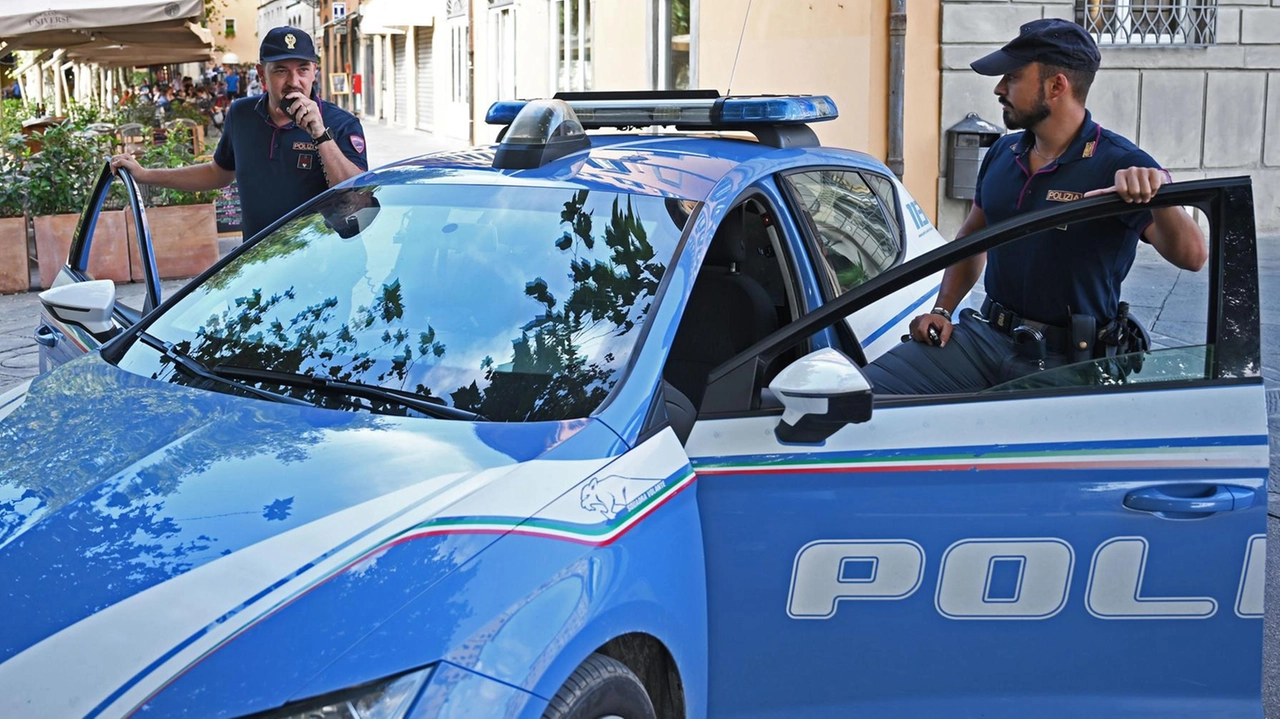 Nell’abitazione della coppia all’Arancio la Polizia ha compiuto accertamenti e acquisito alcuni materiali