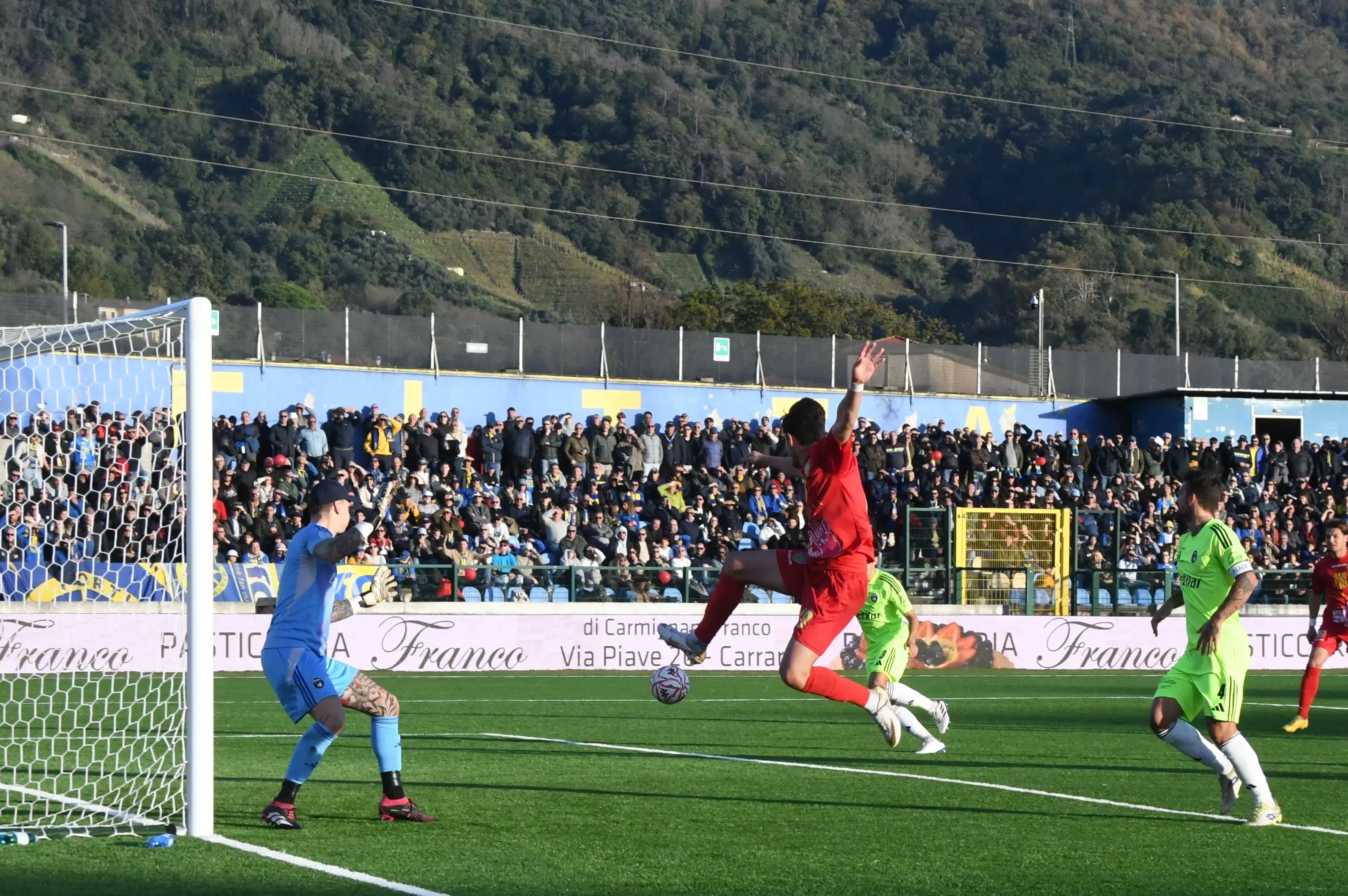 Carrarese-Pisa 1-0, gli apuani vincono il derby