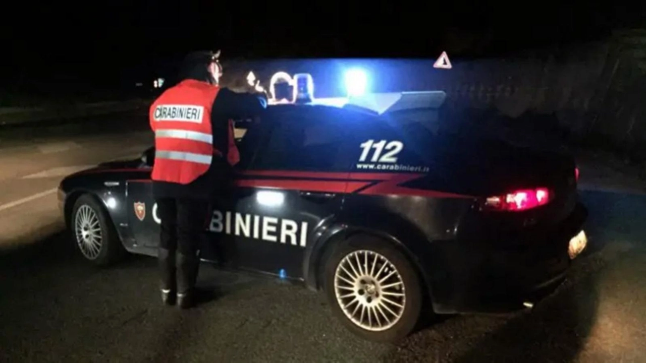 Intervento di carabinieri e vigili del fuoco