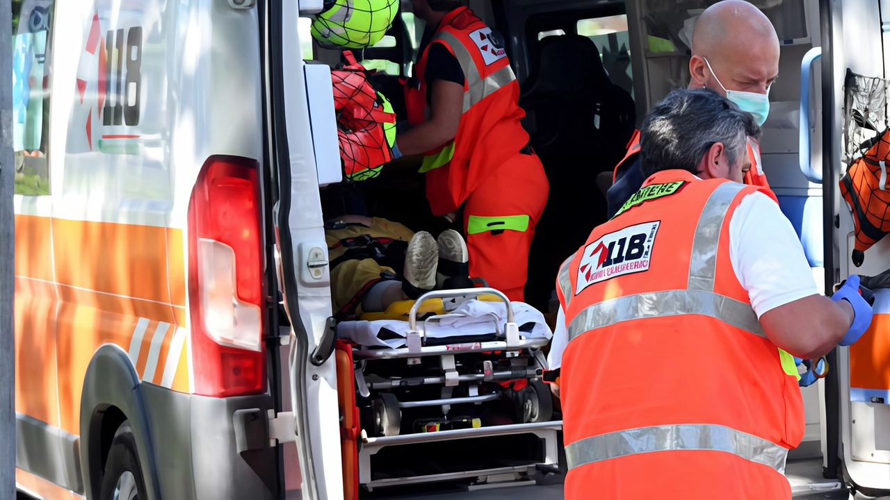 Incidente grave sull'Autostrada del Sole vicino a Orvieto: cinque feriti, uno in condizioni critiche. Veicolo ribaltato, intervento di soccorso e chilometri di coda. Indagini in corso sulla dinamica.