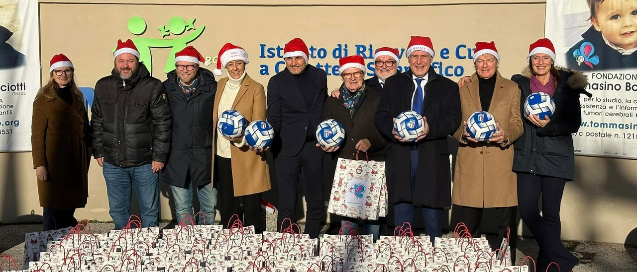 “Un piccolo grande gesto da 24 anni”. I regali di Natale della Fondazione Tommasino Bacciotti ai bambini ricoverati al Meyer