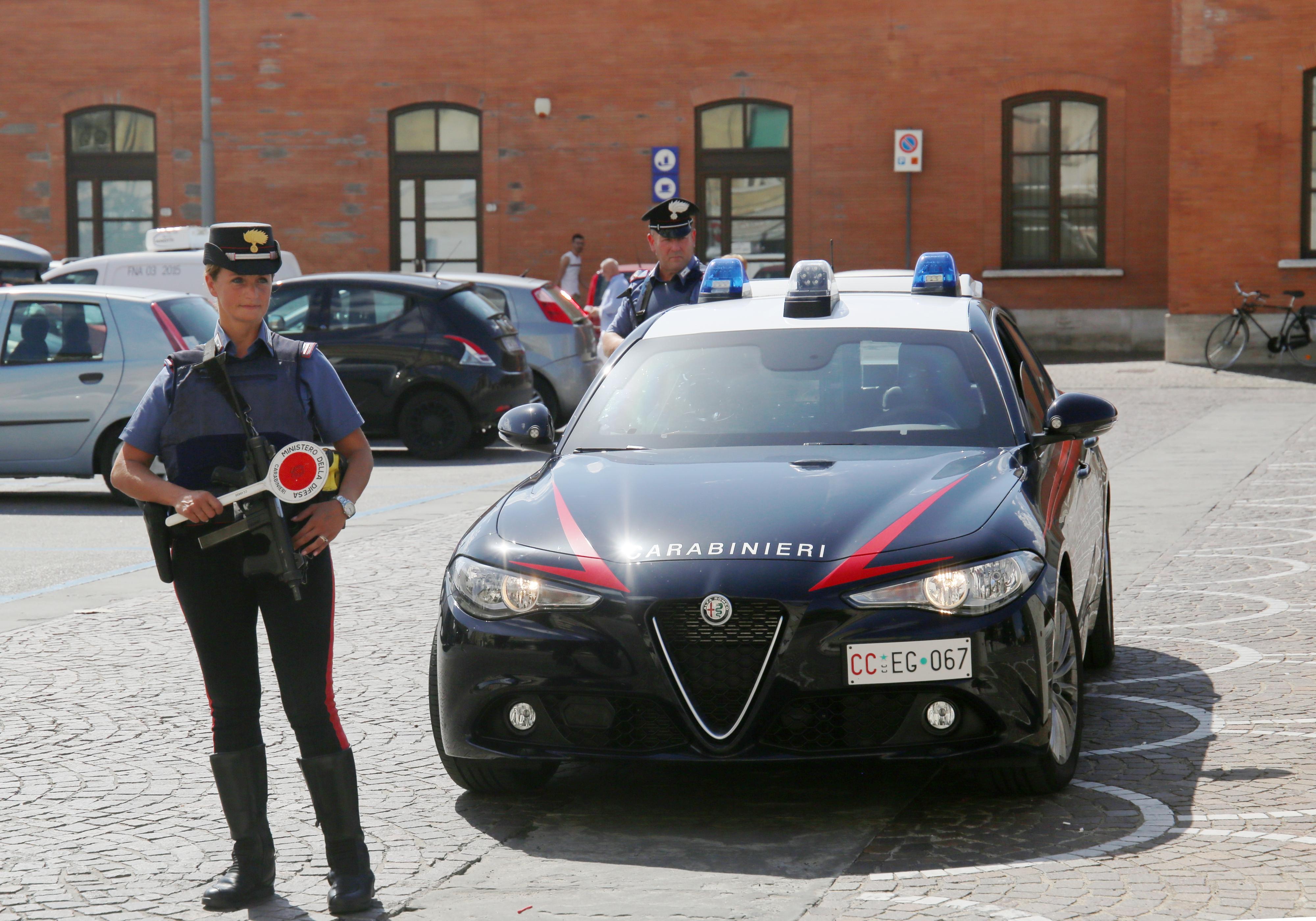 Pontedera: arrestato dai carabinieri. Scippa il telefonino a una donna e chiede 50 euro per restituirlo