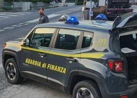 Droga nel manubrio. Arrestato dalla Finanza