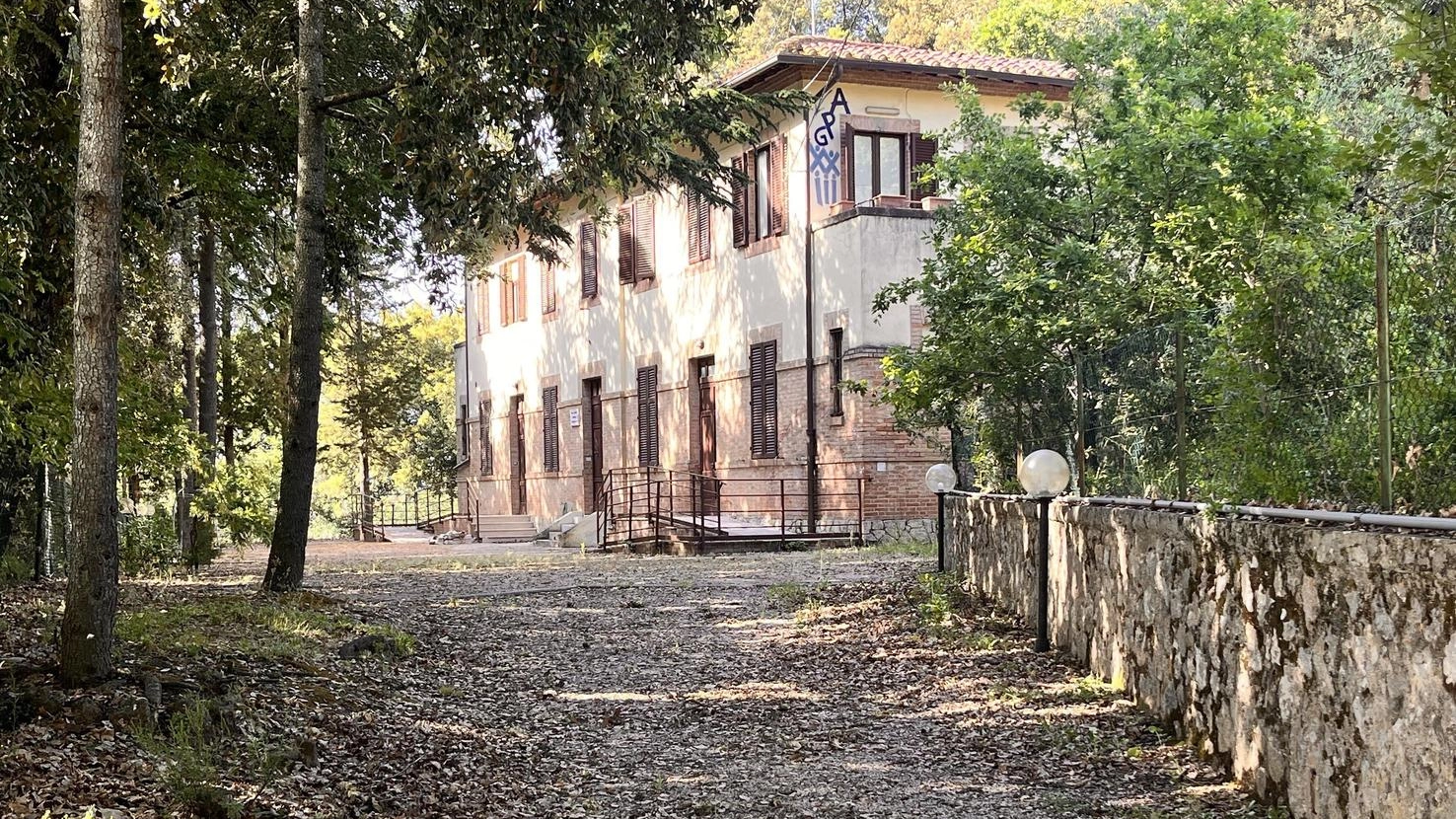 Cas di Montalbuccio. Bando per la gestione. Nell’ex scuola 24 posti. Ma gli arrivi continuano