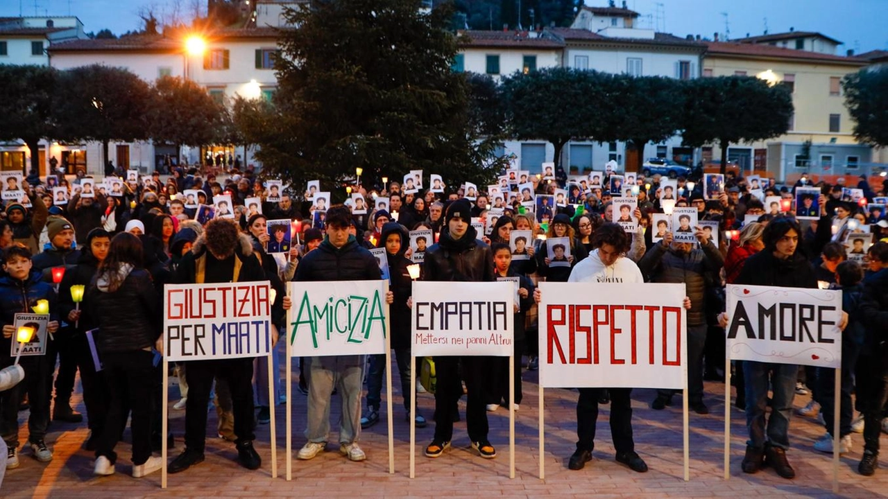 Lo strazio della mamma del 17enne ucciso: "Mi sveglio tutte le notti alle 5 pensando a lui. Mi immagino la scena in cui viene accerchiato, rincorso e massacrato. È una tortura".