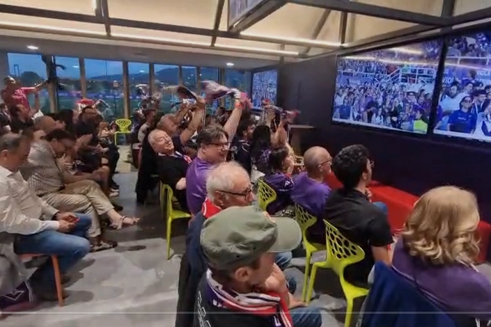 Tifosi al Viola Park per la finale di Conference