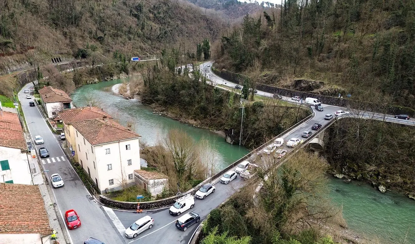 Cantiere sulla statale del Brennero . La chiusura scatta in ritardo. Primo giorno con poche code e disagi